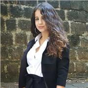 Laureata in Lingue e Culture Moderne con il massimo dei voti, offre ripetizioni di francese, inglese e italiano